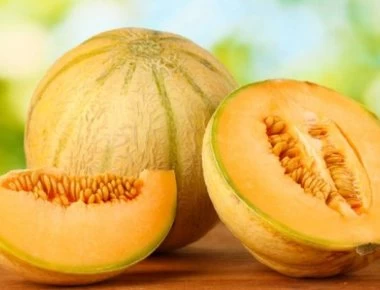 Γιατί οι Ιάπωνες χαιδεύουν τα πεπόνια;